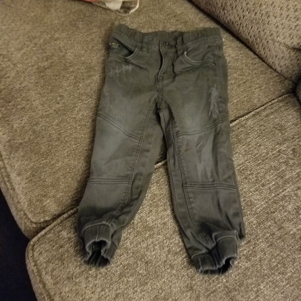 3/$20 Adorable boys H & M jeans